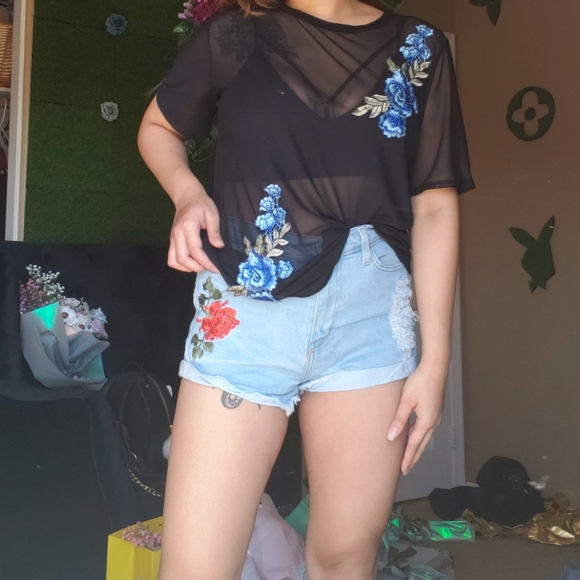 Set: Floral Denim Shorts and Mesh Top - Picture 4 of 4